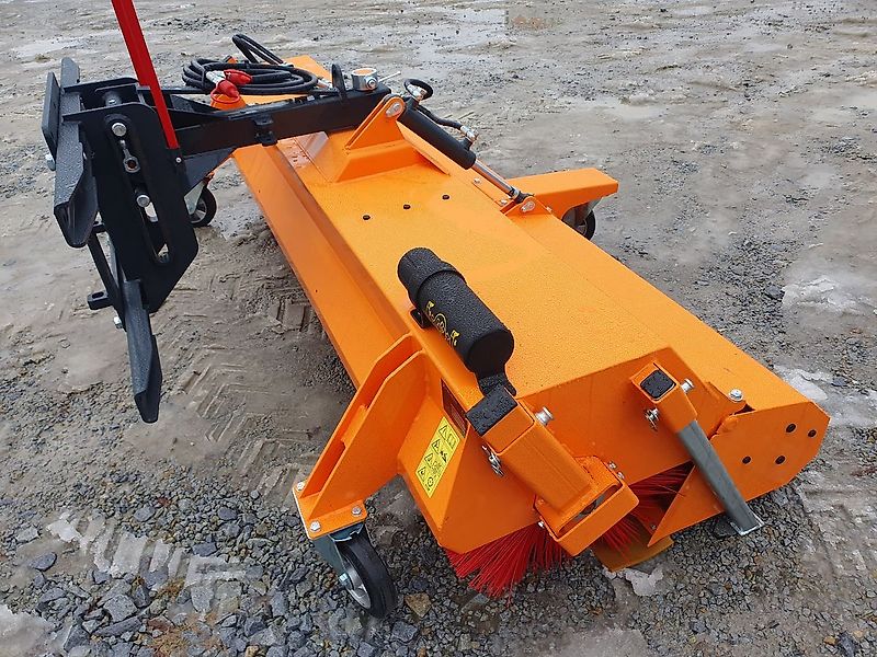 PADAGAS FOX Kehrmaschine Hoflader Radlader Traktor Bema