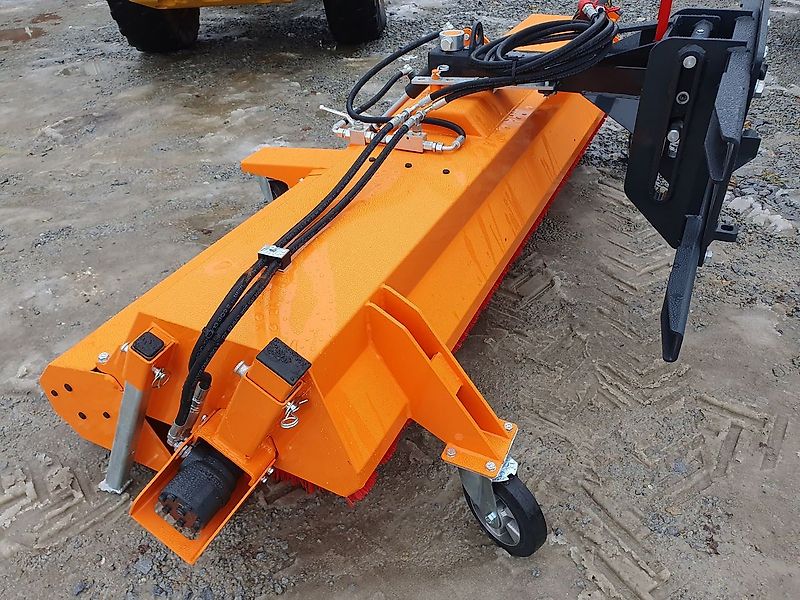 PADAGAS FOX Kehrmaschine Hoflader Radlader Traktor Bema