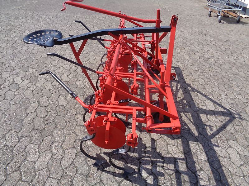 Carre 4 Reihiges Exakthackgerät Parallelogramgeführt 60cm Reihenabstand mit Hackschutzscheiben