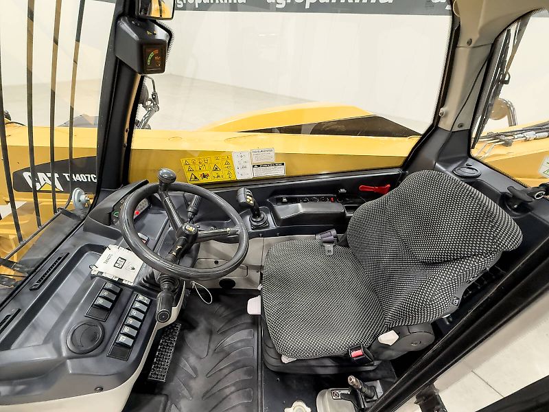 Caterpillar TH407C Agri 7,3 m, 3700 kg, air con, 150 liter pump, 126 hp CAT engine