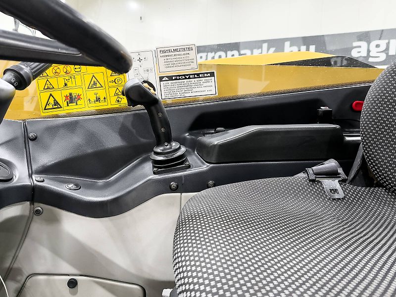 Caterpillar TH407C Agri 7,3 m, 3700 kg, air con, 150 liter pump, 126 hp CAT engine