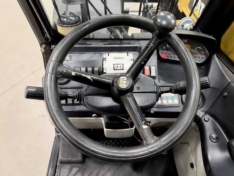 Caterpillar TH407C Agri 7,3 m, 3700 kg, air con, 150 liter pump, 126 hp CAT engine