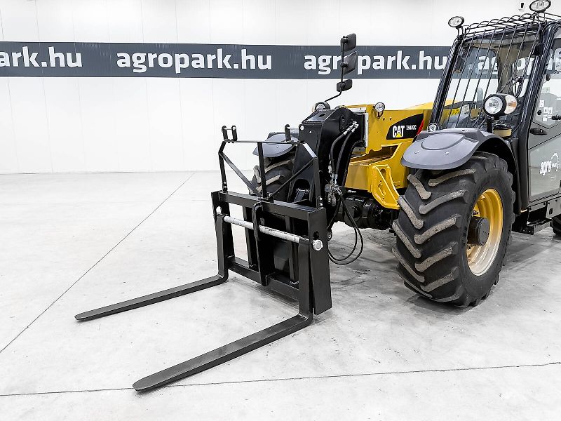 Caterpillar TH407C Agri 7,3 m, 3700 kg, air con, 150 liter pump, 126 hp CAT engine