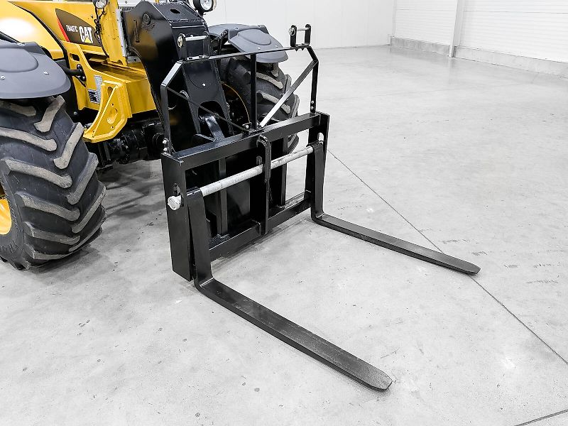 Caterpillar TH407C Agri 7,3 m, 3700 kg, air con, 150 liter pump, 126 hp CAT engine