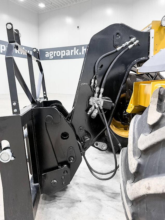 Caterpillar TH407C Agri 7,3 m, 3700 kg, air con, 150 liter pump, 126 hp CAT engine