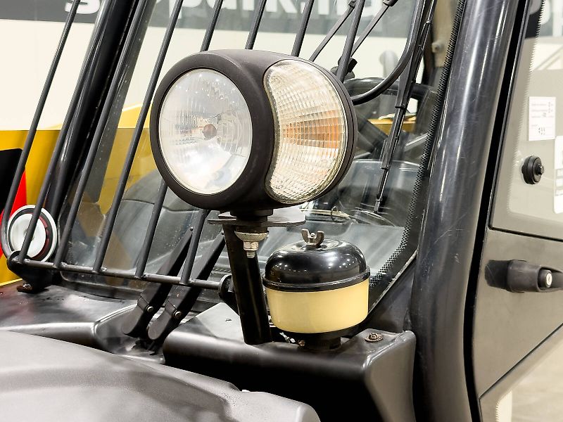 Caterpillar TH407C Agri 7,3 m, 3700 kg, air con, 150 liter pump, 126 hp CAT engine