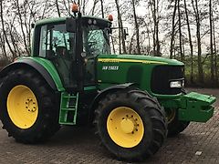 John Deere 6820