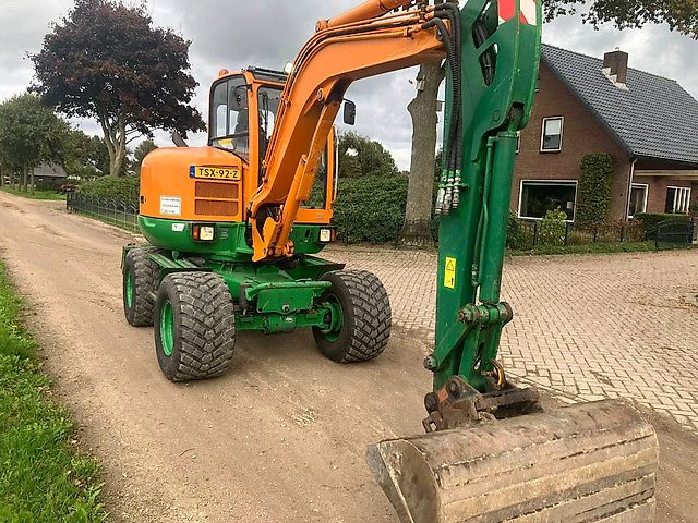 Neuson 6503 Graafmachine Bandenkraan