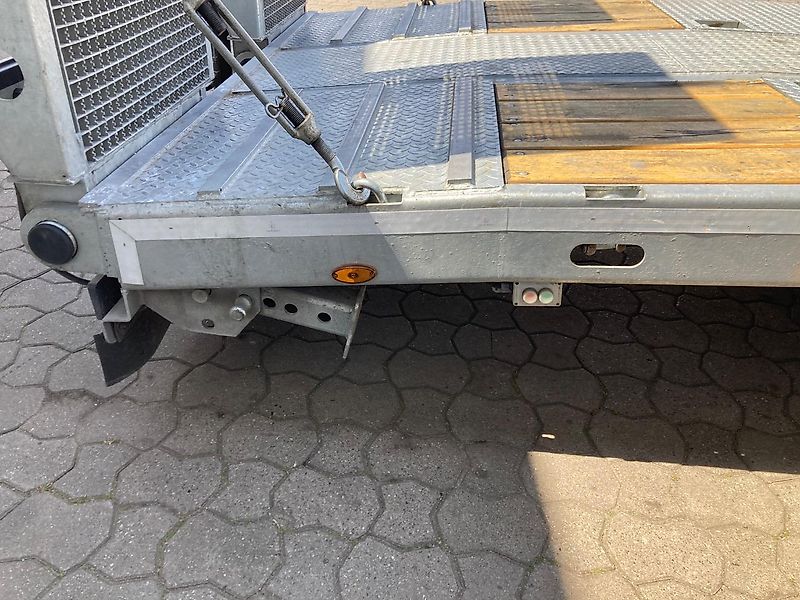 Iveco Sattelzugmaschine/LKW Iveco Stralis 460E6 mit Tieflader