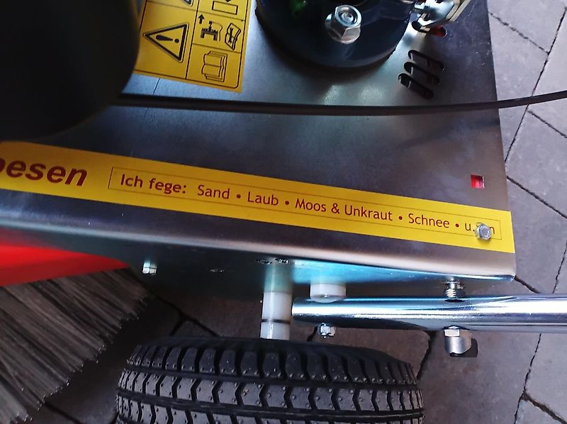 Westermann Radialbesen Kehrmaschine WR 870 Honda