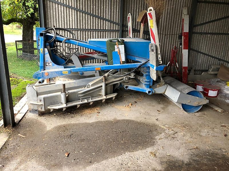 Planierschild V-förmig