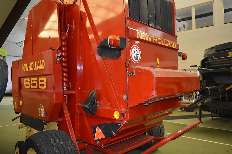 New Holland 658
