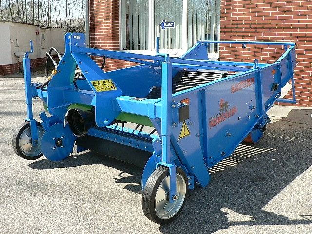 KRUKOWIAK  Zwiebel und Gemüseroder , mit Leistenschar   ( Sonderpreise-Abverkauf) Z 653/1; Mit durchgehende Rodeleiste ZWIEBELN, KNOBLAUCH,KARTOFFELN, ROTE BEETE USW.