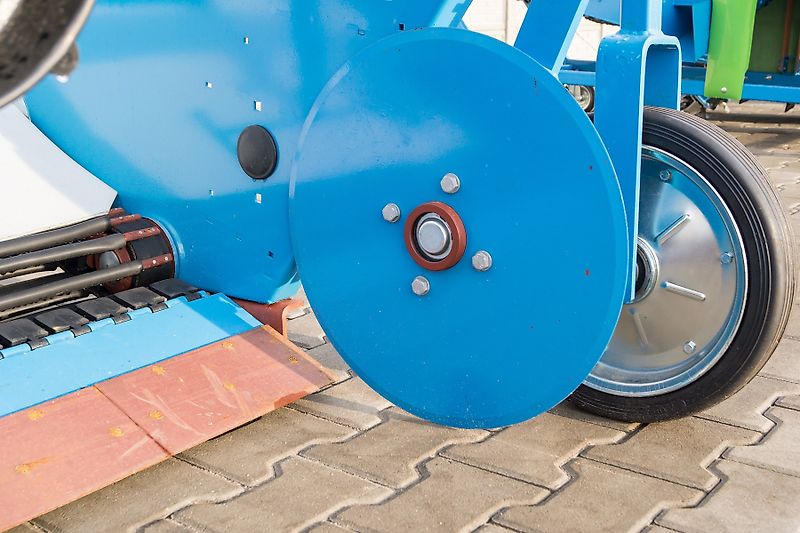 KRUKOWIAK  Zwiebel und Gemüseroder , mit Leistenschar   ( Sonderpreise-Abverkauf) Z 653/1; Mit durchgehende Rodeleiste ZWIEBELN, KNOBLAUCH,KARTOFFELN, ROTE BEETE USW.