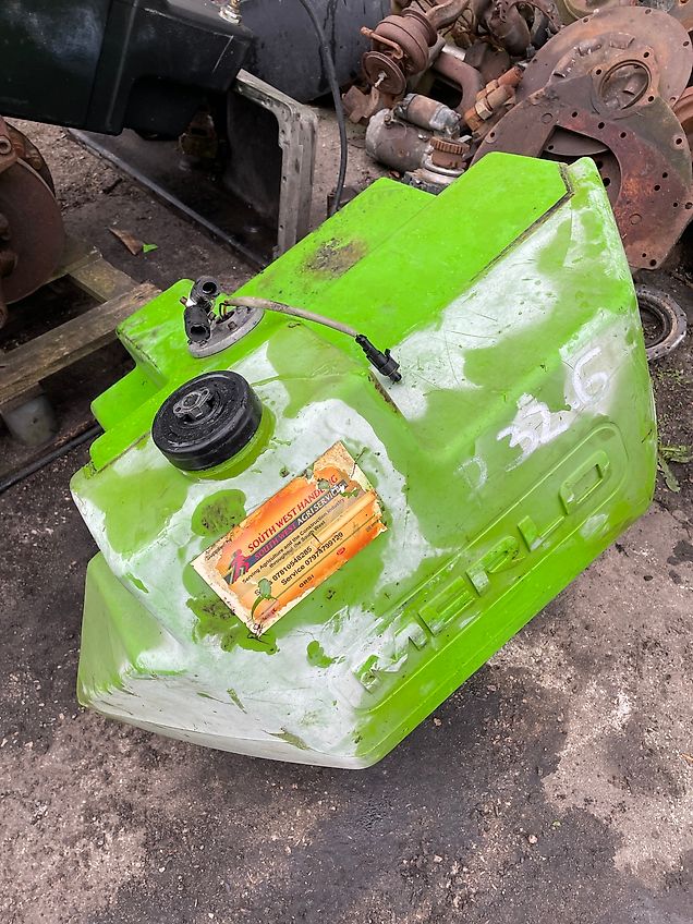 Merlo 32.6 - zbiornik paliwa bak (Części zamienne)