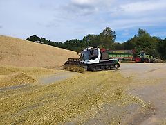 Kässbohrer Pistenbully PB600 Sommereinsatz Biogas-Maisschieben