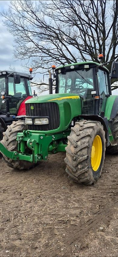 John Deere 6820