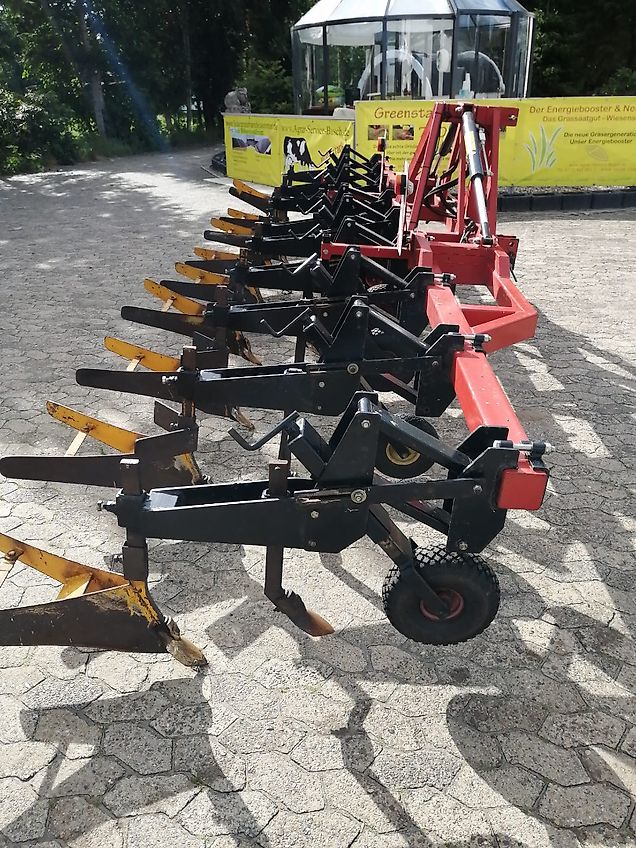 Grimme Zibo Dammformer Kartoffelhäufelgerät Kartoffelhäufler Kein 8 reihiger Grimme Dammformer mit 620 cm Rahmenbreite Reihenabstand bis 75 cm ideal zur Pflege mit den Häufelkörper zur Beikrautbehandlung hydr. Klappung 2 fach 4 reihig 6 reihig 8 reihig mit verst
