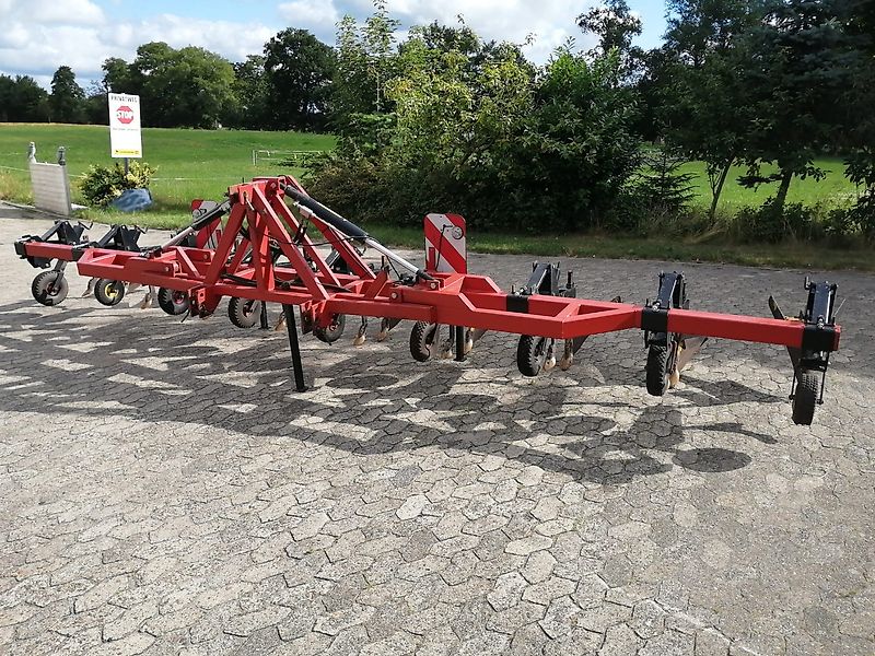 Grimme Zibo Dammformer Kartoffelhäufelgerät Kartoffelhäufler Kein 8 reihiger Grimme Dammformer mit 620 cm Rahmenbreite Reihenabstand bis 75 cm ideal zur Pflege mit den Häufelkörper zur Beikrautbehandlung hydr. Klappung 2 fach 4 reihig 6 reihig 8 reihig mit verst