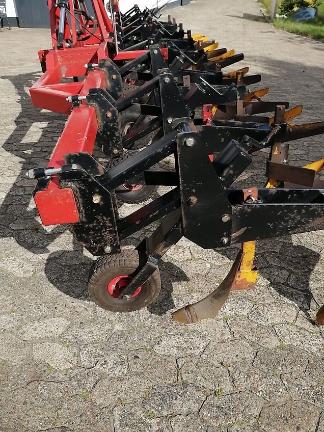 Grimme Zibo Dammformer Kartoffelhäufelgerät Kartoffelhäufler Kein 8 reihiger Grimme Dammformer mit 620 cm Rahmenbreite Reihenabstand bis 75 cm ideal zur Pflege mit den Häufelkörper zur Beikrautbehandlung hydr. Klappung 2 fach 4 reihig 6 reihig 8 reihig mit verst