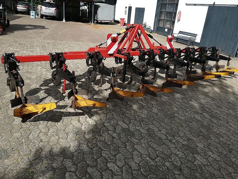 Grimme Zibo Dammformer Kartoffelhäufelgerät Kartoffelhäufler Kein 8 reihiger Grimme Dammformer mit 620 cm Rahmenbreite Reihenabstand bis 75 cm ideal zur Pflege mit den Häufelkörper zur Beikrautbehandlung hydr. Klappung 2 fach 4 reihig 6 reihig 8 reihig mit verst