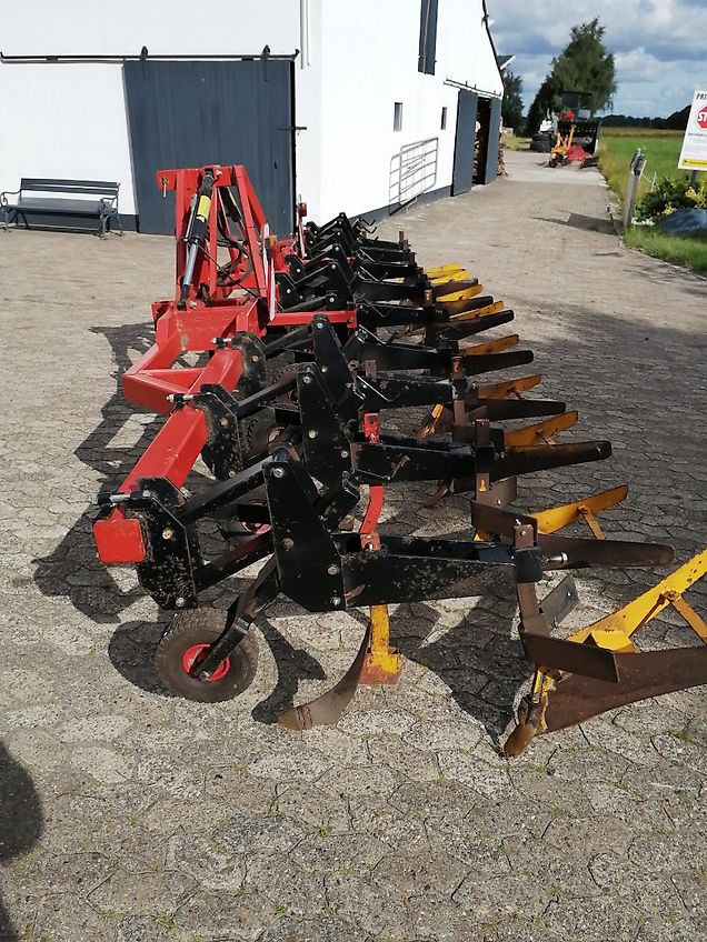 Grimme Zibo Dammformer Kartoffelhäufelgerät Kartoffelhäufler Kein 8 reihiger Grimme Dammformer mit 620 cm Rahmenbreite Reihenabstand bis 75 cm ideal zur Pflege mit den Häufelkörper zur Beikrautbehandlung hydr. Klappung 2 fach 4 reihig 6 reihig 8 reihig mit verst