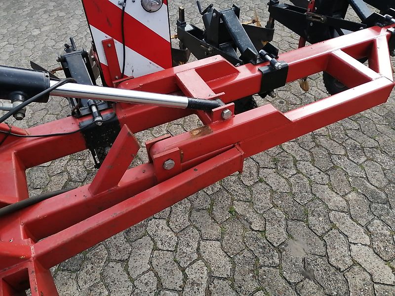 Grimme Zibo Dammformer Kartoffelhäufelgerät Kartoffelhäufler Kein 8 reihiger Grimme Dammformer mit 620 cm Rahmenbreite Reihenabstand bis 75 cm ideal zur Pflege mit den Häufelkörper zur Beikrautbehandlung hydr. Klappung 2 fach 4 reihig 6 reihig 8 reihig mit verst