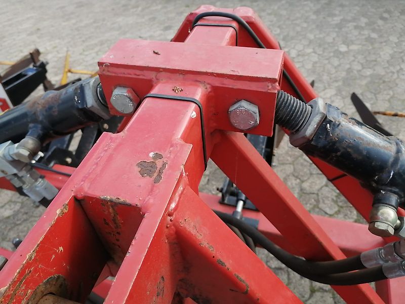 Grimme Zibo Dammformer Kartoffelhäufelgerät Kartoffelhäufler Kein 8 reihiger Grimme Dammformer mit 620 cm Rahmenbreite Reihenabstand bis 75 cm ideal zur Pflege mit den Häufelkörper zur Beikrautbehandlung hydr. Klappung 2 fach 4 reihig 6 reihig 8 reihig mit verst
