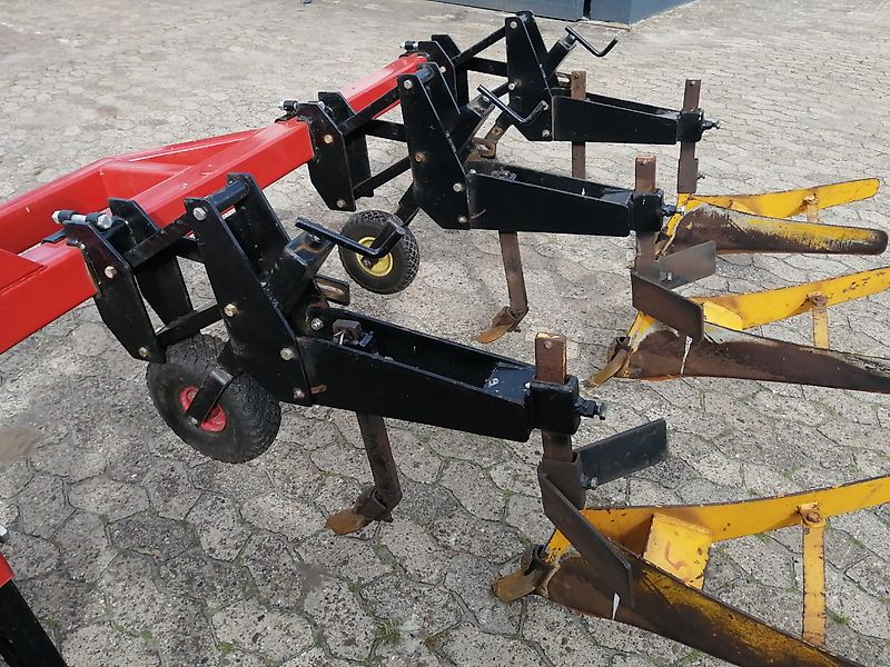 Grimme Zibo Dammformer Kartoffelhäufelgerät Kartoffelhäufler Kein 8 reihiger Grimme Dammformer mit 620 cm Rahmenbreite Reihenabstand bis 75 cm ideal zur Pflege mit den Häufelkörper zur Beikrautbehandlung hydr. Klappung 2 fach 4 reihig 6 reihig 8 reihig mit verst