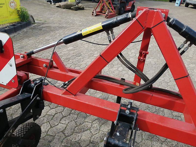 Grimme Zibo Dammformer Kartoffelhäufelgerät Kartoffelhäufler Kein 8 reihiger Grimme Dammformer mit 620 cm Rahmenbreite Reihenabstand bis 75 cm ideal zur Pflege mit den Häufelkörper zur Beikrautbehandlung hydr. Klappung 2 fach 4 reihig 6 reihig 8 reihig mit verst