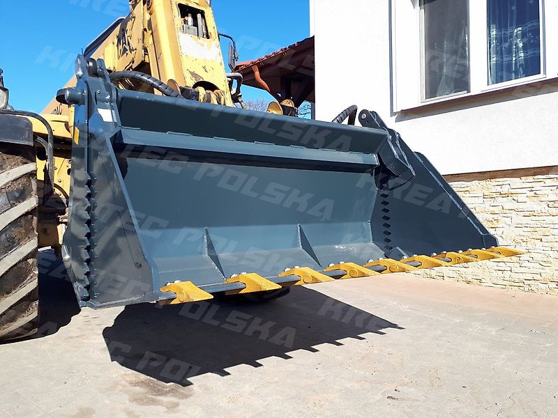 KREATEC Schaufel 4in1/Klappschaufel Modell M mit Hardox Schurfleiste