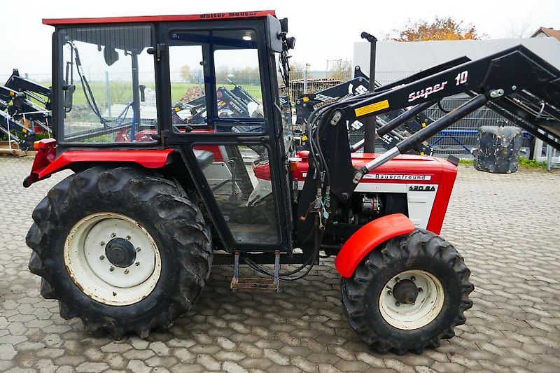 Lindner Traktoren 420S Allrad mit Niedrigkabine und Industriefrontlader