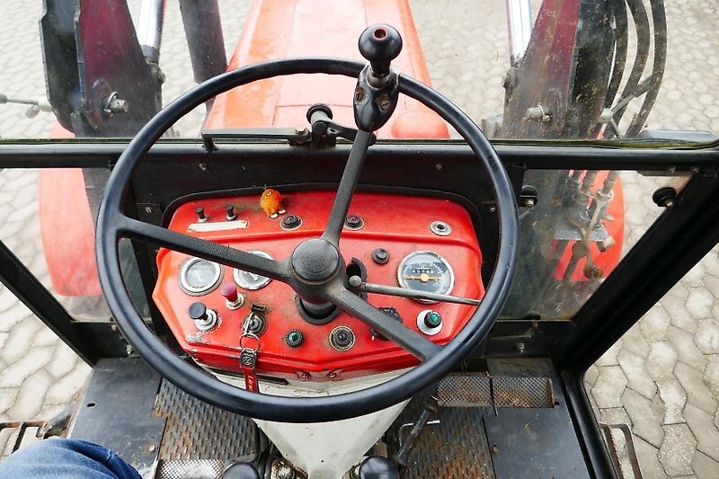 Lindner Traktoren 420S Allrad mit Niedrigkabine und Industriefrontlader