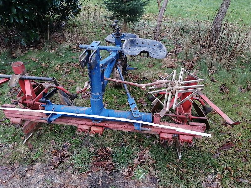 Grimme Rau Legeggerät 2 Reihig 160cm Rahmenbreite mit 2 Bestückersitzen sowie Hecksteuerung als Hackgerät Ideal zum Knollenlegen mit Dammformer oder alles was in die Erde abgelegt werden mußKein Grimme Kartoffellegegegerät