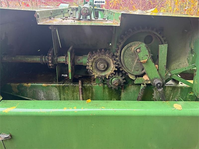 John Deere 332