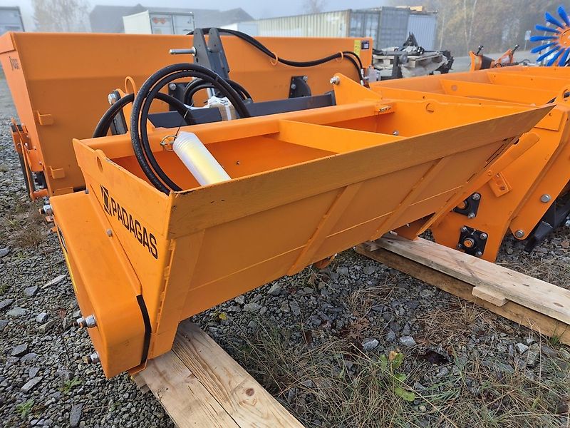 PADAGAS SP-250 Selbstladestreuer Traktor Kubota