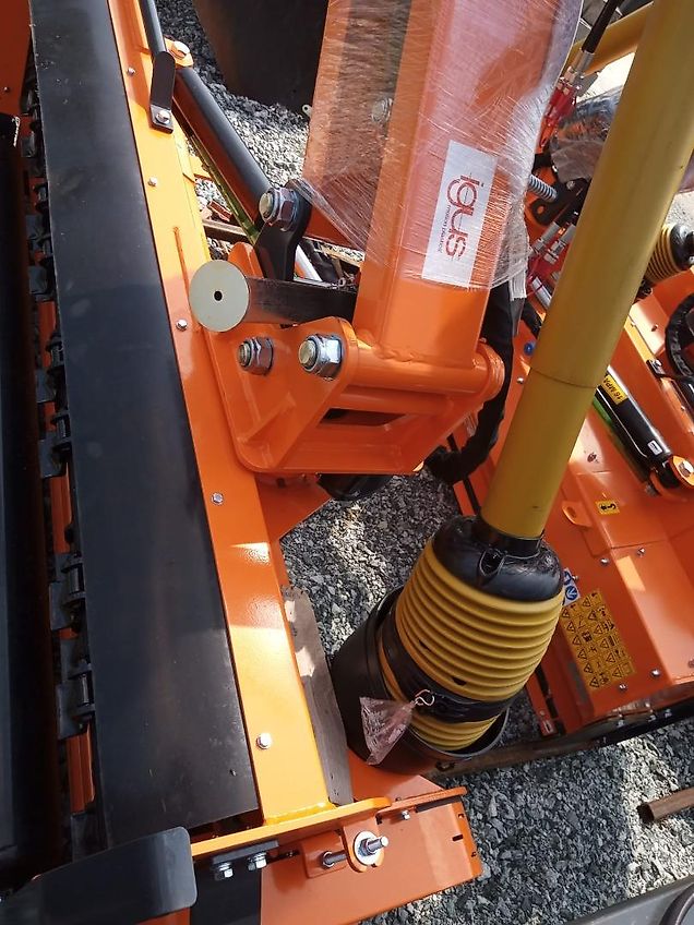 TALEX BÖSCHUNGSMULCHER LEOPARD RB 1,80 hintenseitlich Auslegelmulcher