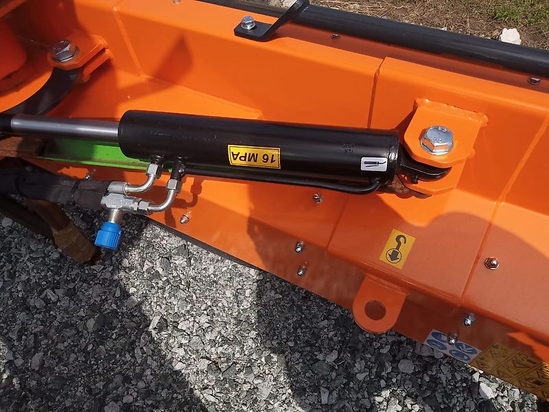 TALEX BÖSCHUNGSMULCHER LEOPARD RB 1,80 hintenseitlich Auslegelmulcher