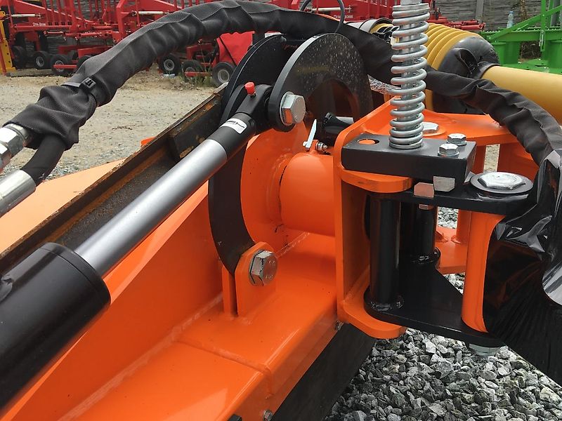 TALEX BÖSCHUNGSMULCHER LEOPARD RB 1,80 hintenseitlich Auslegelmulcher