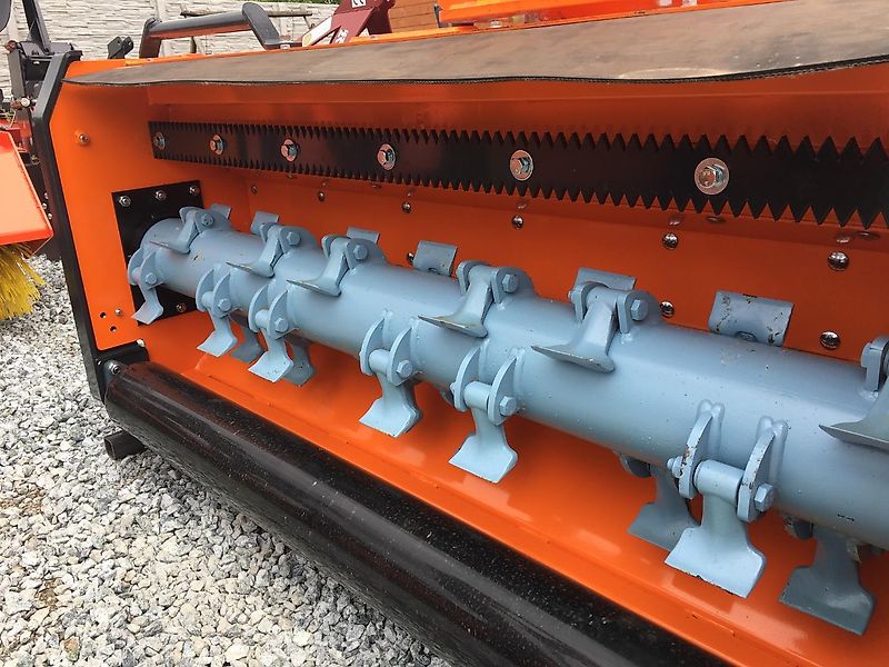 TALEX BÖSCHUNGSMULCHER LEOPARD RB 1,80 hintenseitlich Auslegelmulcher