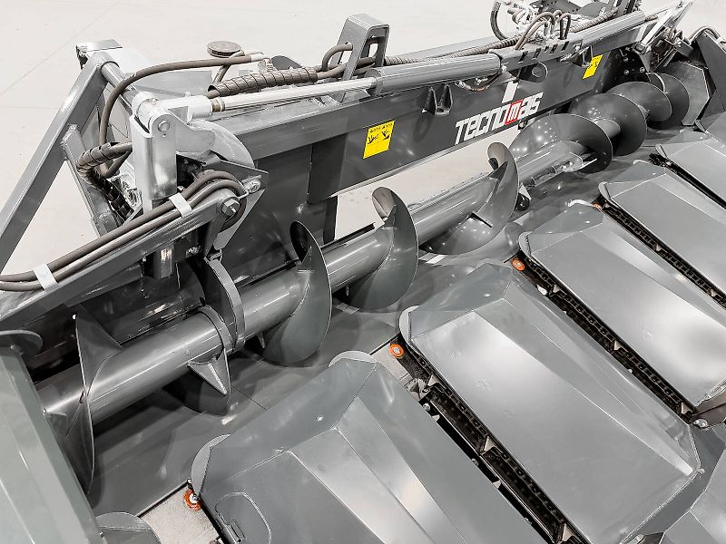 Tecnomais TMRP2 6R-F corn header, 6 row, foldable, 75 cm, for John Deere W and T combines, chopper, stalk crushers