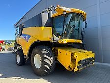New Holland CR 9070 Elevation