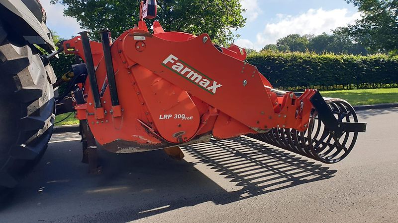 FarmaX Farmax LRP Profi 300 300cm Arbeitsbreite 55cm Arbeitstiefe Mit Hydraulischer Arbeitstifeneinstellung 5Grubberstile 100% Pakerwalze 80cm Durchmesseer Kampfgewicht 1700kg Fremdörpersicherun über Nockenschaltkupplung Nockenringwalze 80cm