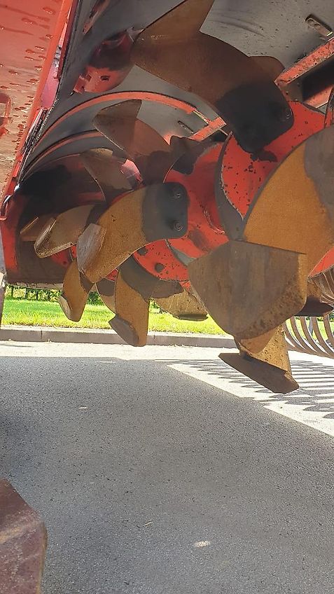 FarmaX Farmax LRP Profi 300 300cm Arbeitsbreite 55cm Arbeitstiefe Mit Hydraulischer Arbeitstifeneinstellung 5Grubberstile 100% Pakerwalze 80cm Durchmesseer Kampfgewicht 1700kg Fremdörpersicherun über Nockenschaltkupplung Nockenringwalze 80cm