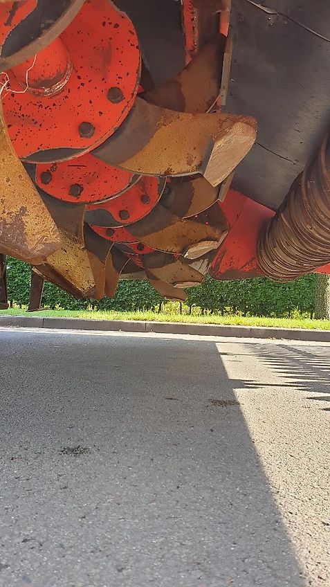 FarmaX Farmax LRP Profi 300 300cm Arbeitsbreite 55cm Arbeitstiefe Mit Hydraulischer Arbeitstifeneinstellung 5Grubberstile 100% Pakerwalze 80cm Durchmesseer Kampfgewicht 1700kg Fremdörpersicherun über Nockenschaltkupplung Nockenringwalze 80cm