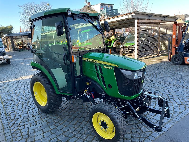 John Deere 2038R