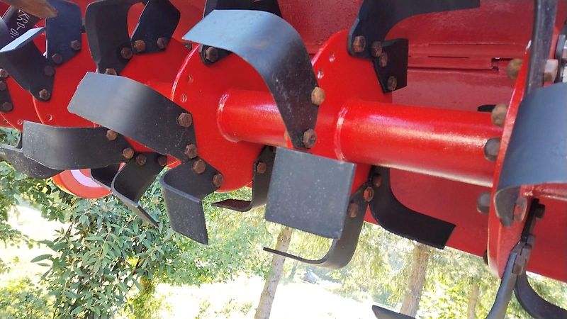 Krone Bodenfräse 205 cm Arbeitsbreite Modell RE 205 eisenbereiften Stützräder zur exakten Frästiefeneinstellung 48 Winkelmesser 100 % verstellbare Heckklappe Gelenkwelle