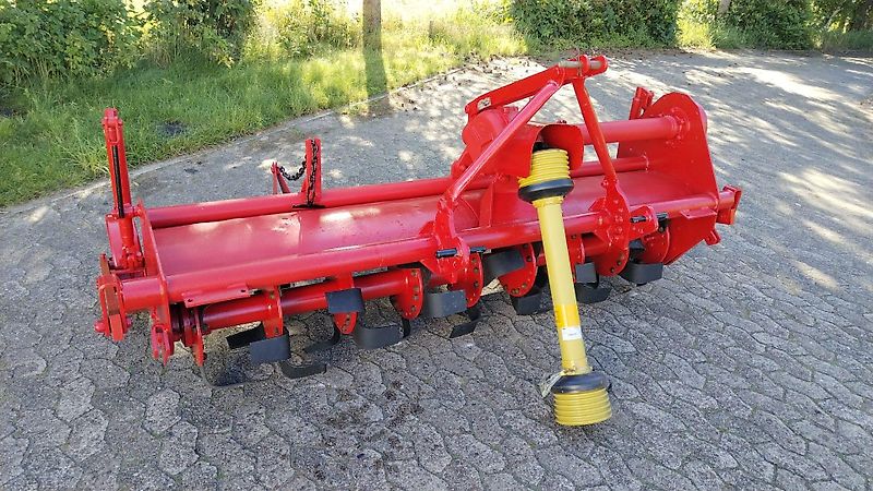 Krone Bodenfräse 205 cm Arbeitsbreite Modell RE 205 eisenbereiften Stützräder zur exakten Frästiefeneinstellung 48 Winkelmesser 100 % verstellbare Heckklappe Gelenkwelle
