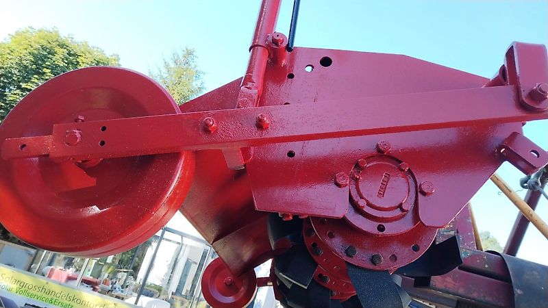 Krone Bodenfräse 205 cm Arbeitsbreite Modell RE 205 eisenbereiften Stützräder zur exakten Frästiefeneinstellung 48 Winkelmesser 100 % verstellbare Heckklappe Gelenkwelle